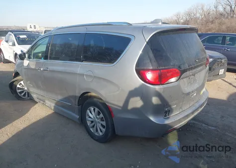 2019 Chrysler Pacifica Touring L z USA, uszkodzony, nr VIN 2C4RC1BG3KR554642